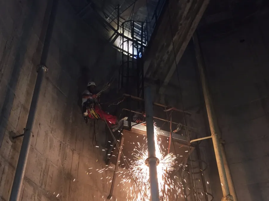 Travaux dans un château d’eau